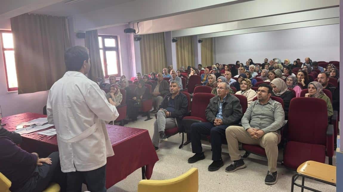 12. sınıf Velilerimize Yönelik YKS Bilgilendirme Toplantısı Gerçekleştirildi